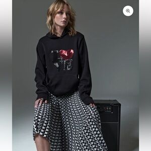 LE SUPERBE
LOVE HOODIE small • $175